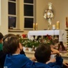 Dzieci nie tylko chętnie uczestniczyły w zabawach, grupach dzielenia, ale także w adoracji Najświętszego Sakramentu.