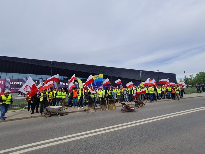 Protest rolników 1. dnia Europejskiego Kongresu Gospodarczego w Katowicach