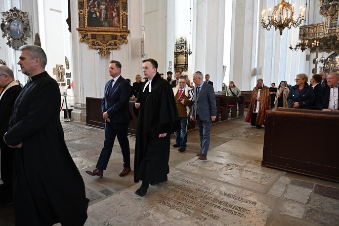 Modlitwa za radnych i władze Gdańska w bazylice Mariackiej