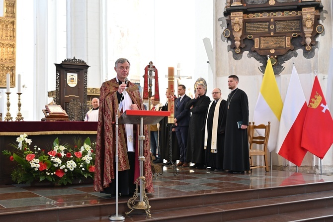 Modlitwa za radnych i władze Gdańska w bazylice Mariackiej