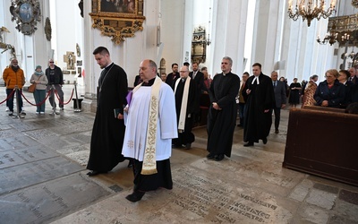 Modlitwa za radnych i władze Gdańska w bazylice Mariackiej