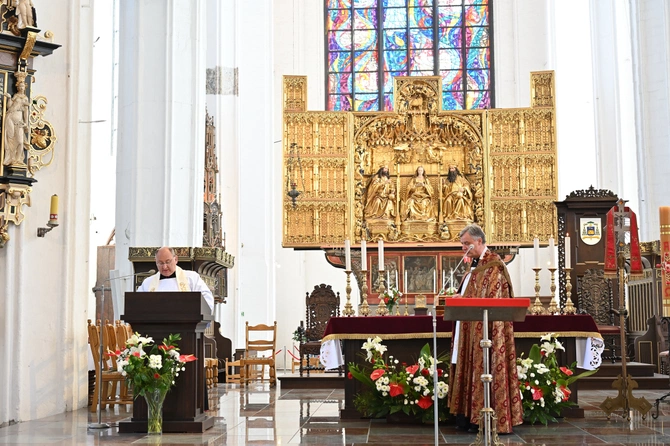 Modlitwa za radnych i władze Gdańska w bazylice Mariackiej