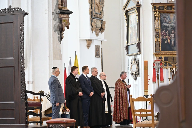 Modlitwa za radnych i władze Gdańska w bazylice Mariackiej