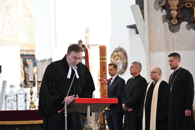 Modlitwa za radnych i władze Gdańska w bazylice Mariackiej