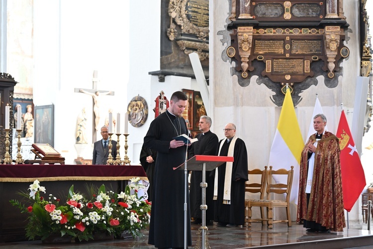 Modlitwa za radnych i władze Gdańska w bazylice Mariackiej