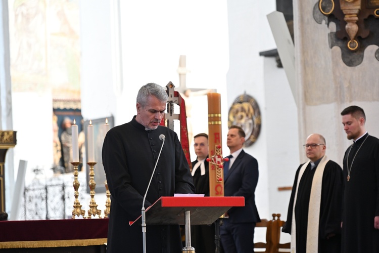 Modlitwa za radnych i władze Gdańska w bazylice Mariackiej