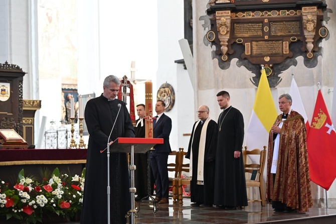 Modlitwa za radnych i władze Gdańska w bazylice Mariackiej