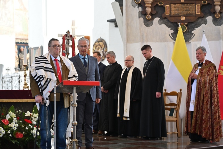 Modlitwa za radnych i władze Gdańska w bazylice Mariackiej