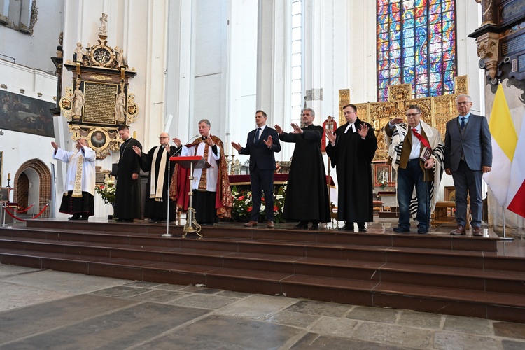 Modlitwa za radnych i władze Gdańska w bazylice Mariackiej