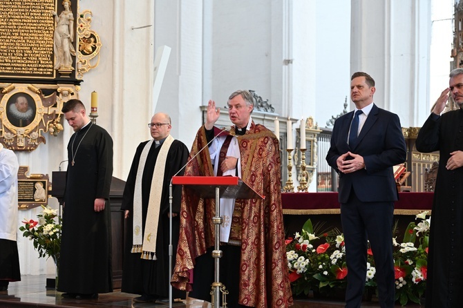 Modlitwa za radnych i władze Gdańska w bazylice Mariackiej