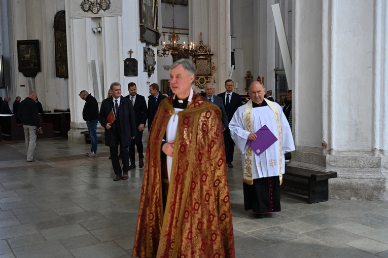 Modlitwa za radnych i władze Gdańska w bazylice Mariackiej