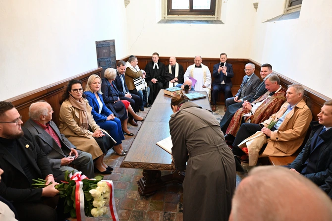 Modlitwa za radnych i władze Gdańska w bazylice Mariackiej