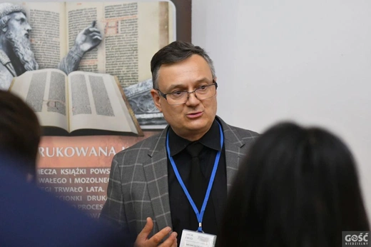 Wystawa o historii Bibilii w zielonogórskiej bibliotece