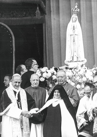 Papież Paweł VI  z siostrą Łucją w Fatimie.