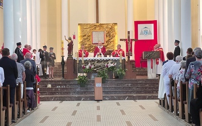 	Abp Adrian Galbas przewodniczył Mszy św. w chorzowskiej parafii św. Floriana, gdzie od 30 lat przechowywane są relikwie patrona miasta.