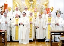 Ośmiu jubilatów dziękczynną Mszę św. odprawiło wraz z biskupami.