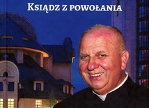 „Ksiądz z powołania” – okładka okolicznościowego wydawnictwa. Kraków 2024, wydawnictwo Arsarti, ss. 282.