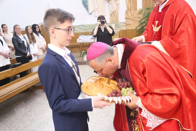 Bierzmowanie w Łękach Górnych