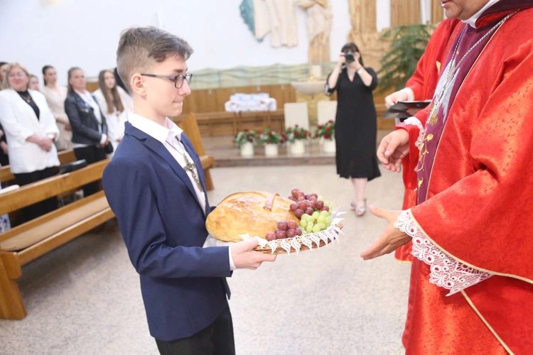 Bierzmowanie w Łękach Górnych