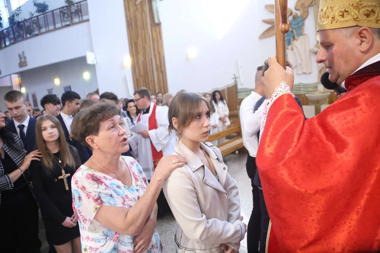 Bierzmowanie w Łękach Górnych