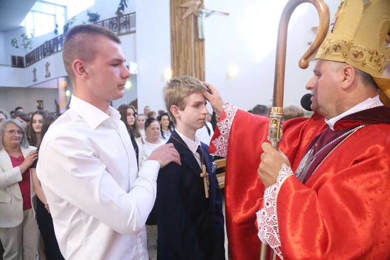 Bierzmowanie w Łękach Górnych