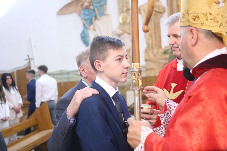 Bierzmowanie w Łękach Górnych