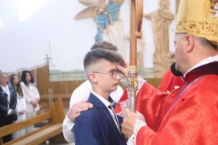 Bierzmowanie w Łękach Górnych