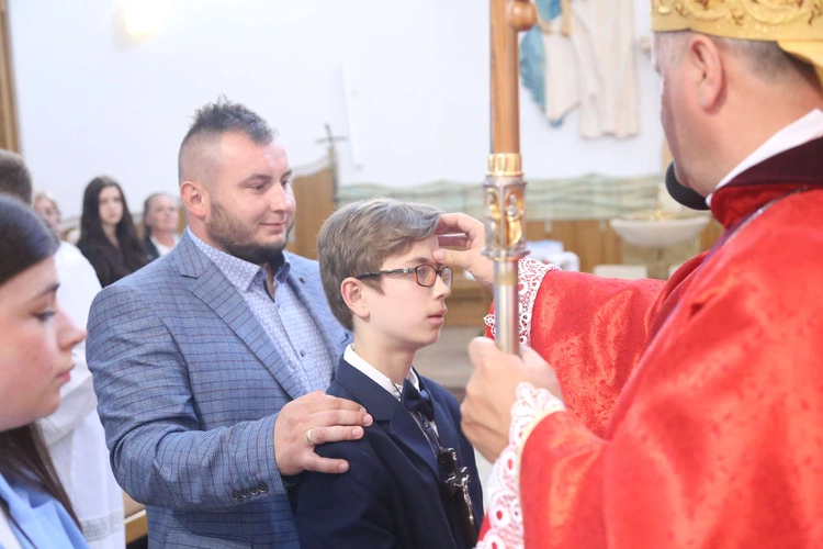 Bierzmowanie w Łękach Górnych