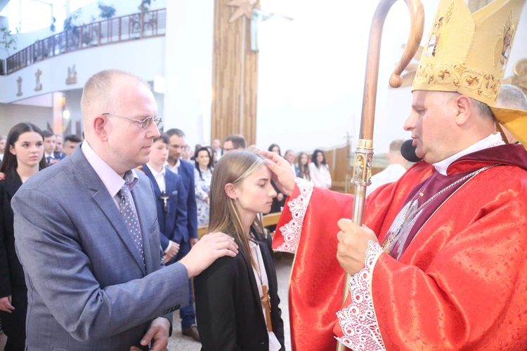 Bierzmowanie w Łękach Górnych