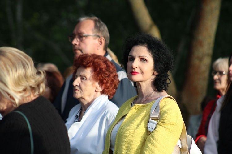 Ciechanów. Nabożeństwo majowe na Farskiej Górze