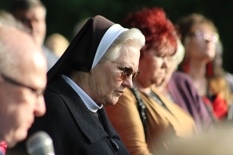 Ciechanów. Nabożeństwo majowe na Farskiej Górze