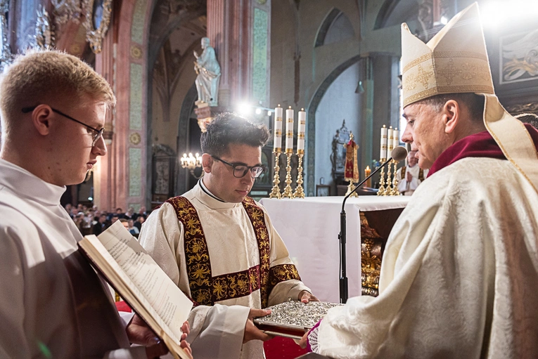 Święcenia diakonatu