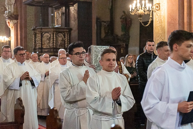 Święcenia diakonatu