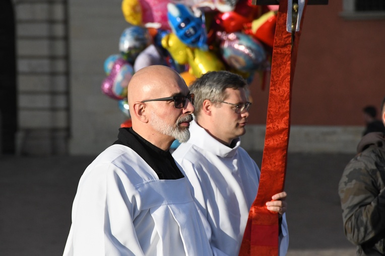 Procesja z zabytkową figurą Matki Bożej Łaskawej