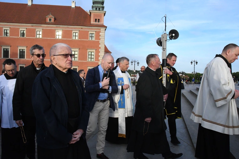 Procesja z zabytkową figurą Matki Bożej Łaskawej