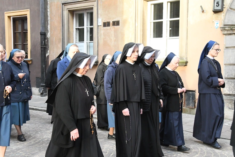 Procesja z zabytkową figurą Matki Bożej Łaskawej