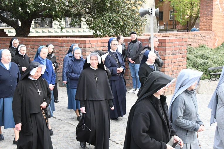 Procesja z zabytkową figurą Matki Bożej Łaskawej