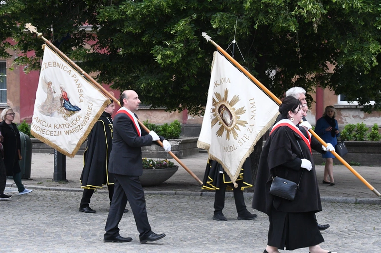 Procesja z zabytkową figurą Matki Bożej Łaskawej