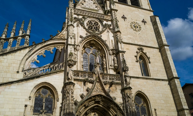 Dziedzictwo religijne Francji przemawia do młodych… i nawraca