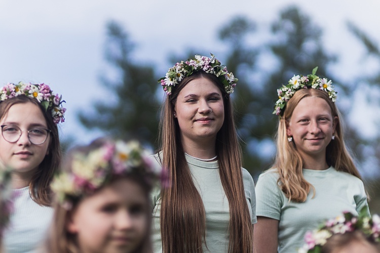 Na planie teledysku "Być jak Ty" scholi wNIEBOgłosy