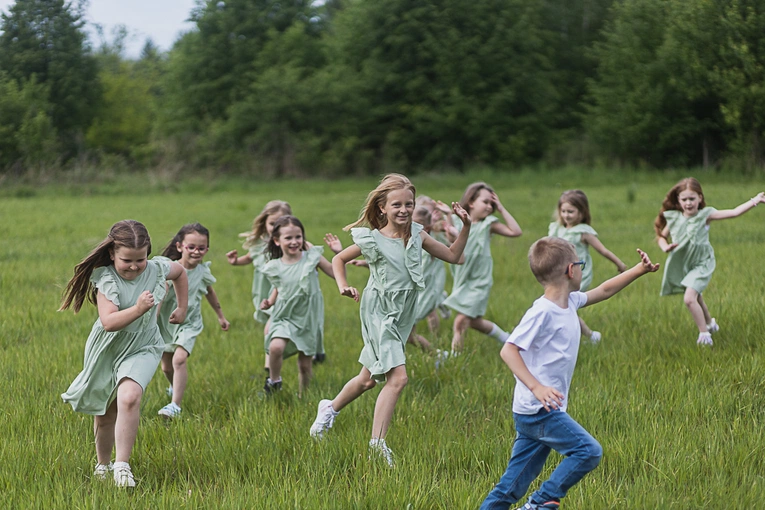 Na planie teledysku "Być jak Ty" scholi wNIEBOgłosy