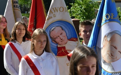 ​W Złotniku odbył sie jubileuszowy zjazd szkół, którym patronuje św. Jan Paweł II