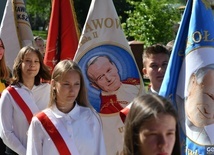 ​W Złotniku odbył sie jubileuszowy zjazd szkół, którym patronuje św. Jan Paweł II