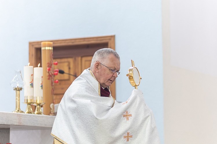 Rozpoczęcie wieczystej adoracji w kościele pw. Królowej Różańca Świętego w Dzierżoniowie