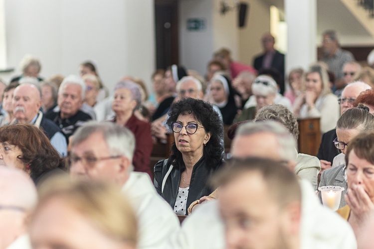 Rozpoczęcie wieczystej adoracji w kościele pw. Królowej Różańca Świętego w Dzierżoniowie