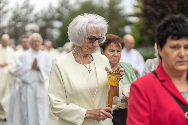 Rozpoczęcie wieczystej adoracji w kościele pw. Królowej Różańca Świętego w Dzierżoniowie