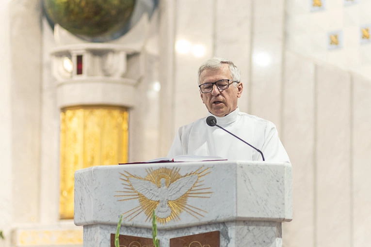 Rozpoczęcie wieczystej adoracji w kościele pw. Królowej Różańca Świętego w Dzierżoniowie