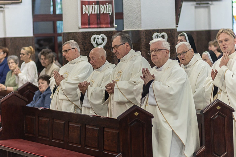 Rozpoczęcie wieczystej adoracji w kościele pw. Królowej Różańca Świętego w Dzierżoniowie