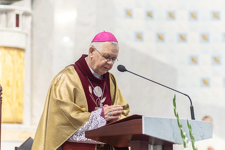 Rozpoczęcie wieczystej adoracji w kościele pw. Królowej Różańca Świętego w Dzierżoniowie