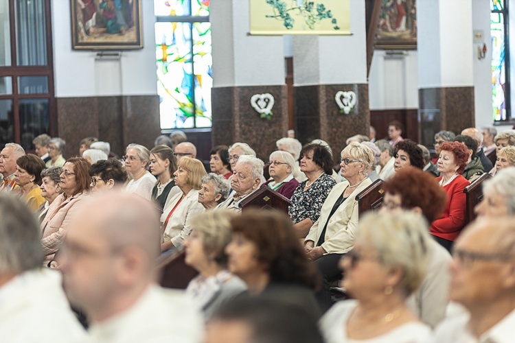 Rozpoczęcie wieczystej adoracji w kościele pw. Królowej Różańca Świętego w Dzierżoniowie